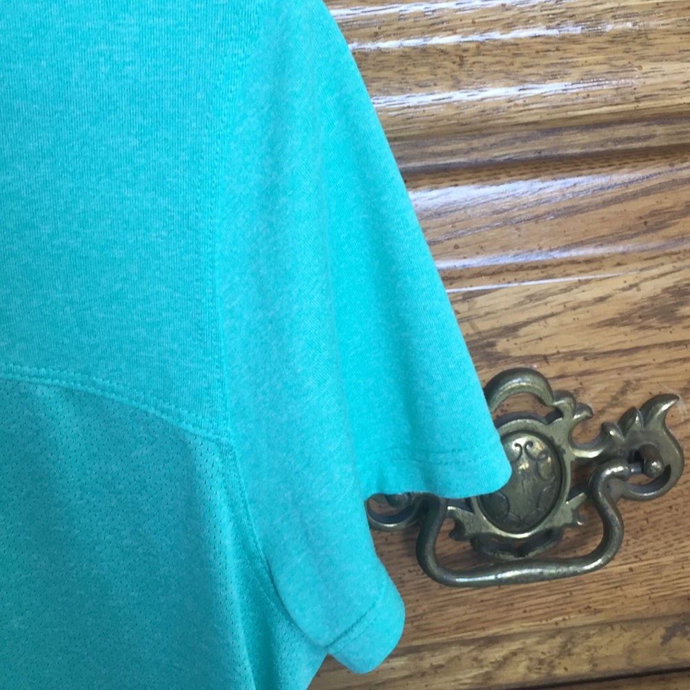 Never worn teal workout shirt - Picture 4 of 7